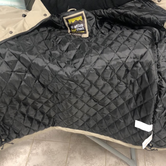 Atlas for men insulated multi-pocket jacket - Picture 8 of 10